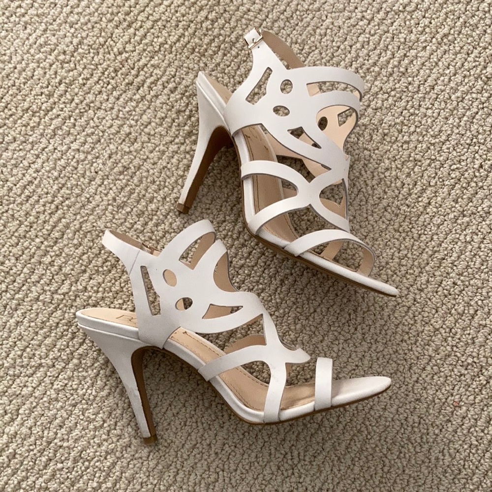 BCBG Paris White Leather Cutout High Heel Shoes Abstract Straps Size 8 Like New